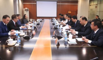 北京で行われたCNNCとカザトムプロム一行との協議©CNNC