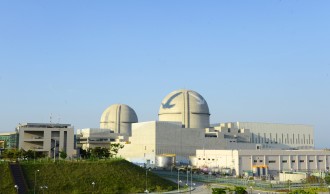 新古里原子力発電所３号機（右）©KHNP