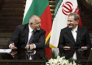 イランのジャハーンギーリー第１副大統領と会談するブルガリアのボリソフ首相（＝左）©ブルガリア政府