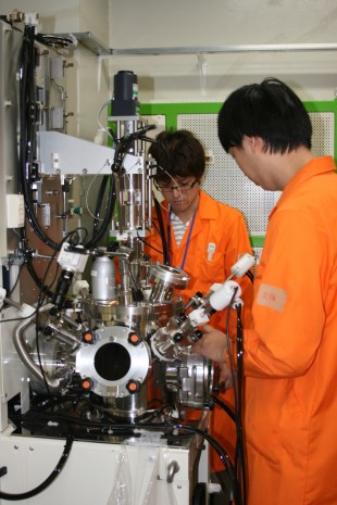 Training in synthesizing actinide compounds using a tetra-arc furnace (Tohoku University).