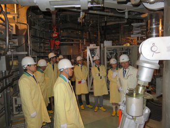 JAIF President Takahashi visited HTTR reactor building (April 2018)