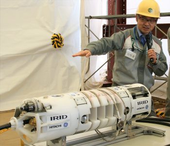 Hitachi-GE chief engineer Yoshio Nonaka explains the submersible ROV-A (being used to install a guide ring)
