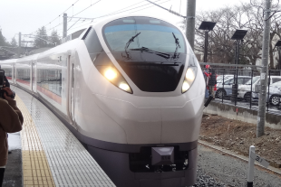 Limited Express Hitachi No. 3 arriving at Ono Station